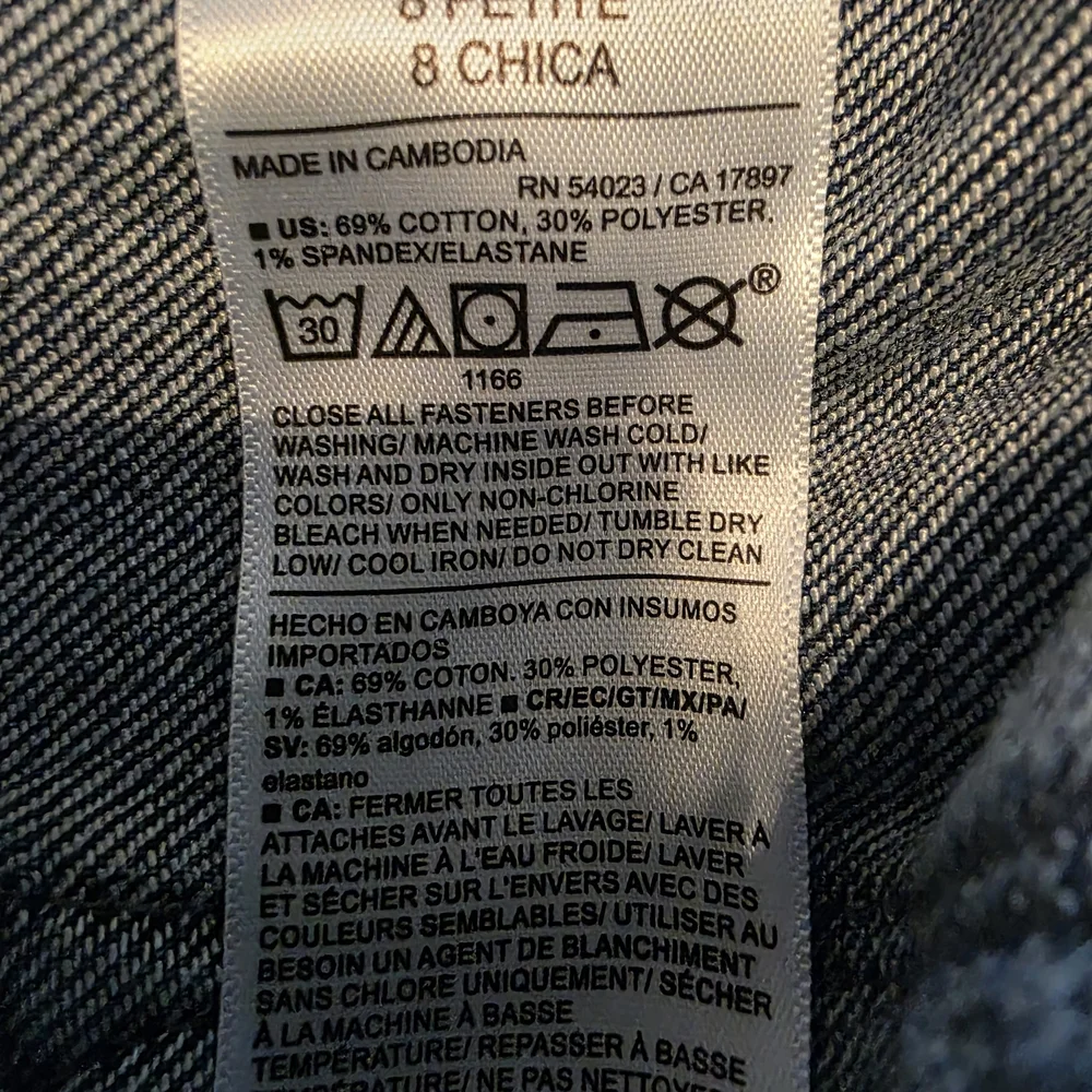 Old Navy Women's Blue Jeans - Picture 5 of 7